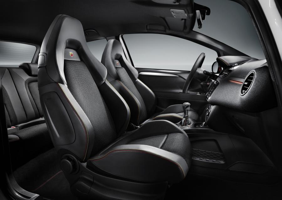 Интерьер Abarth Punto Evo (199) 2010 года  (фото 13 из 57)